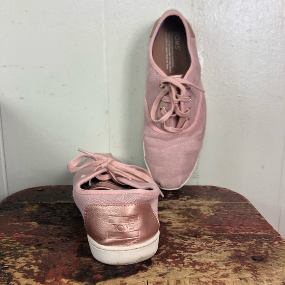 toms pink sneakers